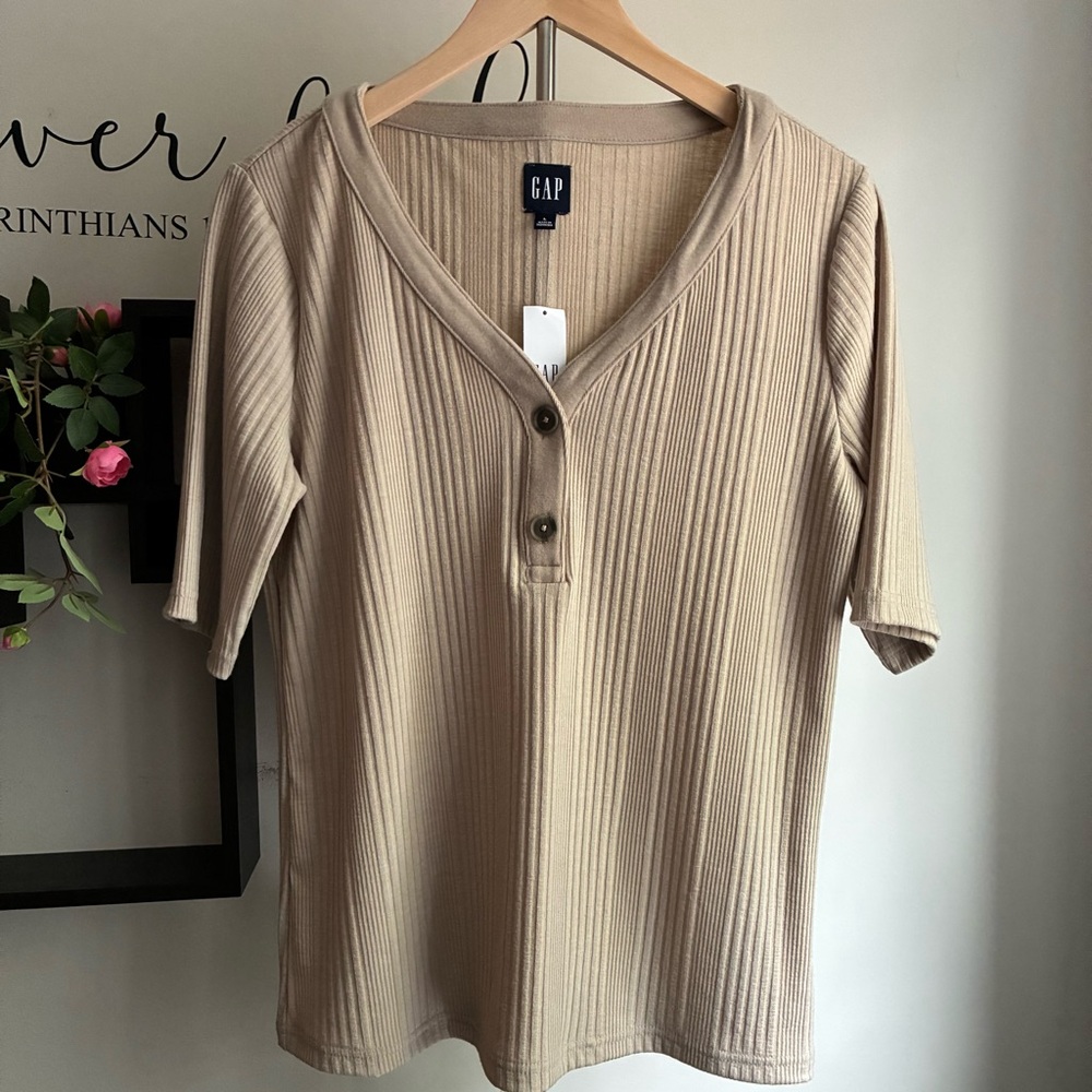 GAP Women's Beige Button Down Ribbed Shirt